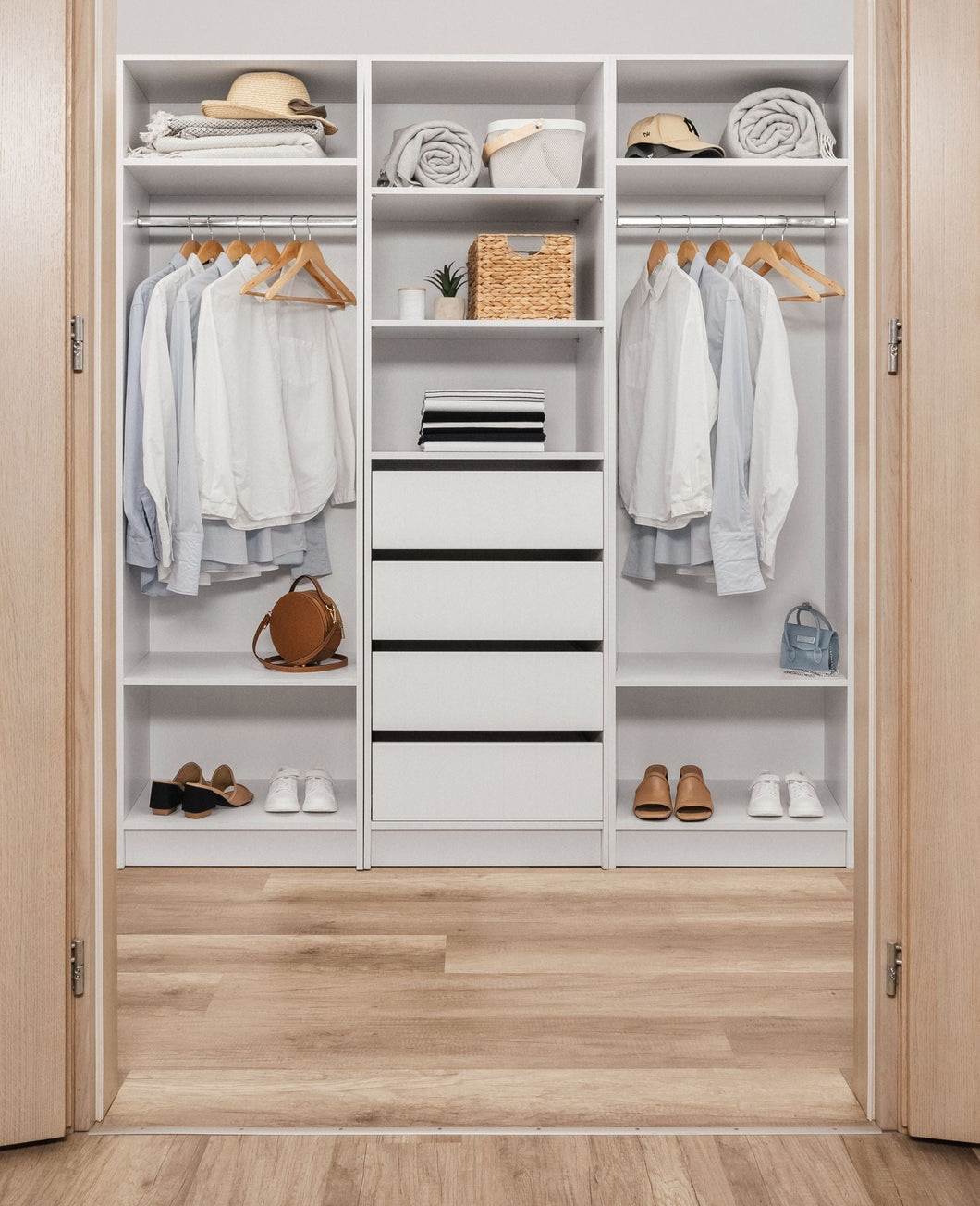 Malmo Walk In Wardrobe - 4 Drawer 3 Shelf Module - VJ Panel - White